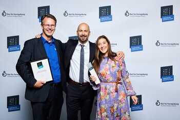 Stefan Siemers, Director R&D, Christian Beck, CEO, and Michaela Beck, Marketing Director, at the Iconic Award 2022 awards ceremony