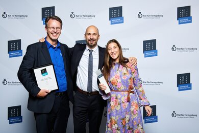 Stefan Siemers, Director R&D, Christian Beck, CEO, and Michaela Beck, Marketing Director, at the Iconic Award 2022 awards ceremony